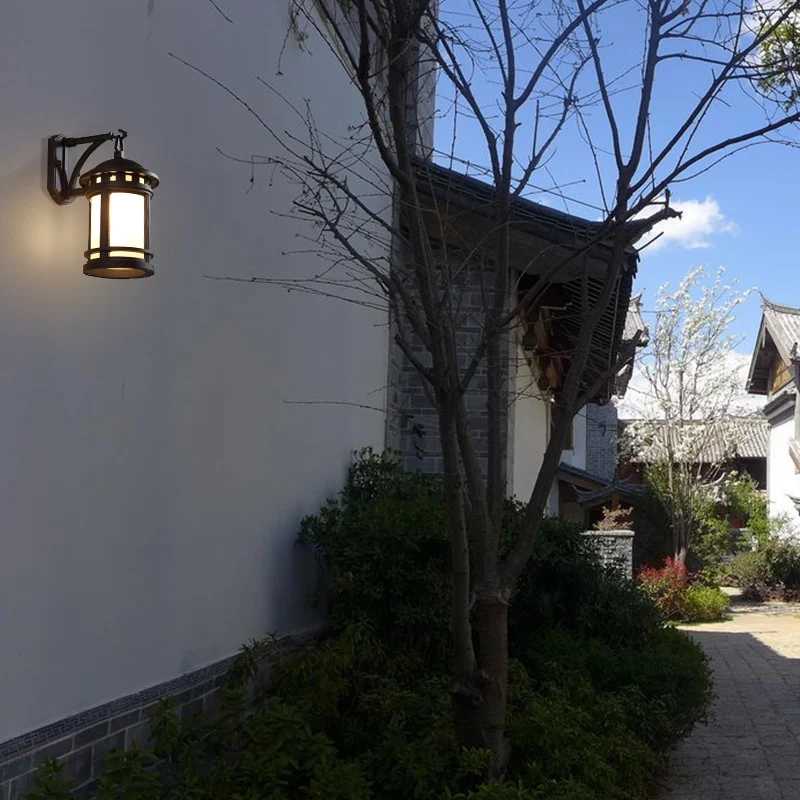 安い スクエアアンティークアルミガーデン照明ガラスランタンレトロ Led 屋外壁燭台 E27 防水 Led 付属中庭ライト