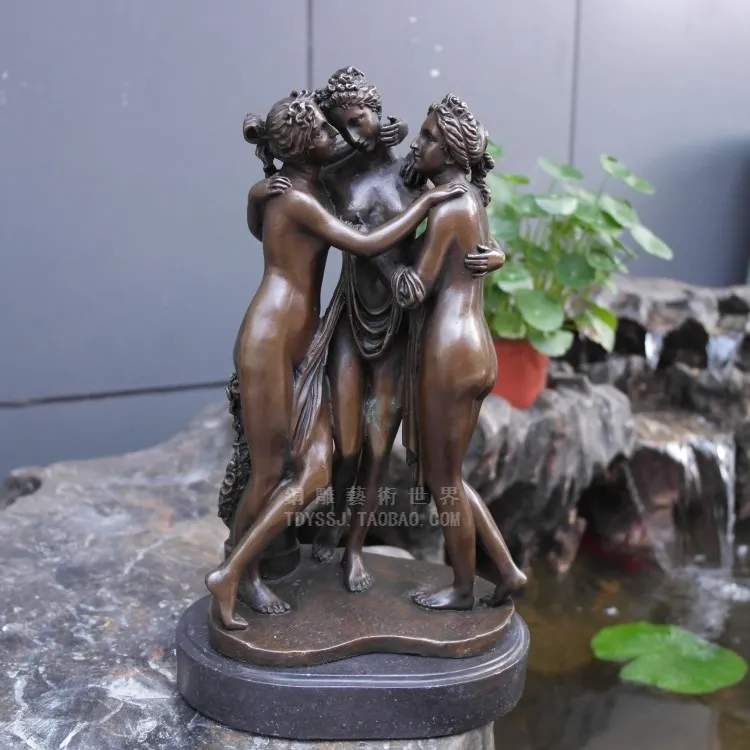 Статуя из меди и с изображением музея лувра | Дом сад