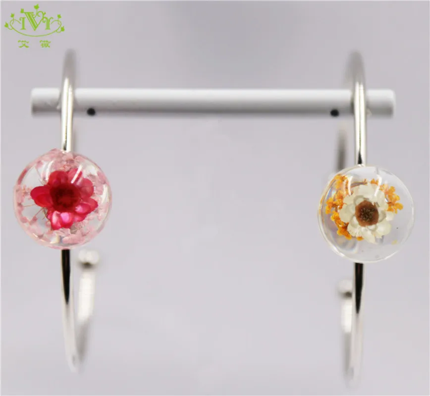 Модный браслет ручной работы полимерный с сухими цветами белый маленький для