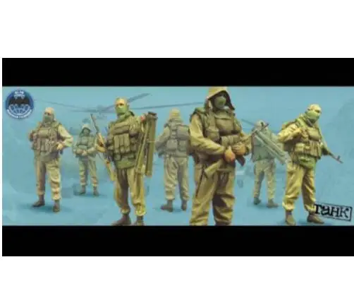 Модель советской экипировки 1/35 года включает в себя 4 игрушки из смолы