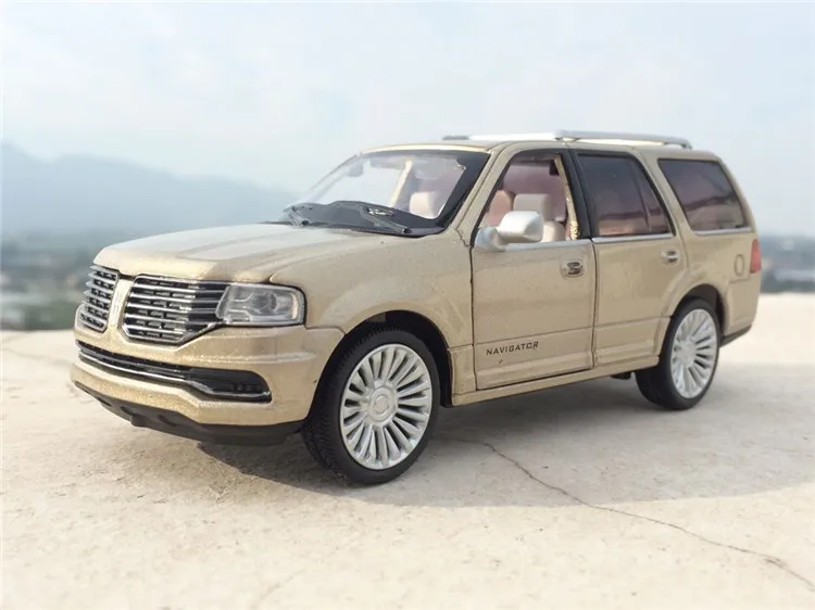 1:32 LINCOLN NAVIGATOR литые игрушечные модели автомобиля SUV Реплика звуковой светильник для детей игрушки