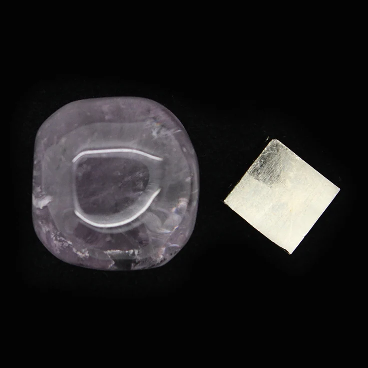 Различные минеральные сырой камень сочетание с формой группы из пяти красных