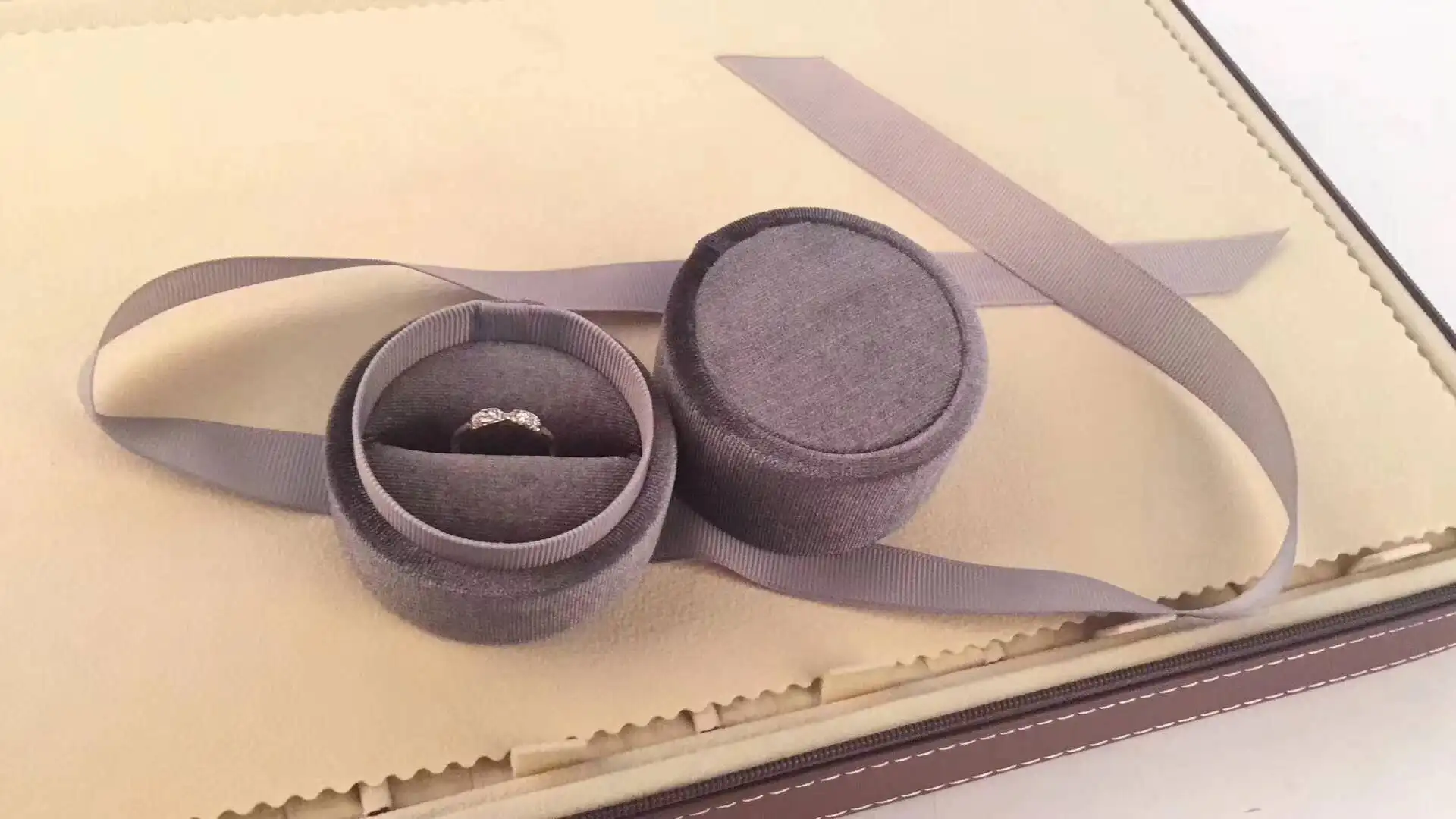 ring box Ювелирных изделий упаковочная коробка в серый бархат круглый бант для кольца кулон и ожерелье - Цвет: ring box