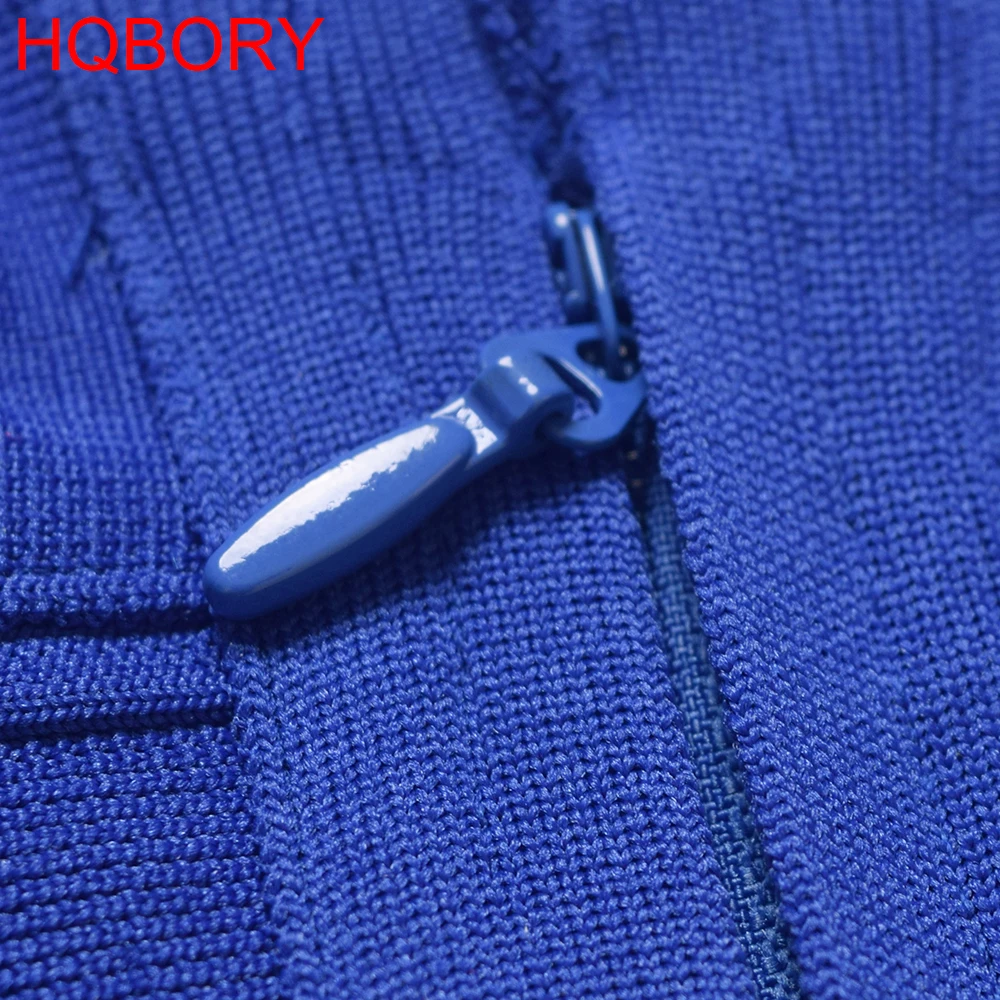 Женское облегающее платье на бретелях без рукавов голубое вечернее средней