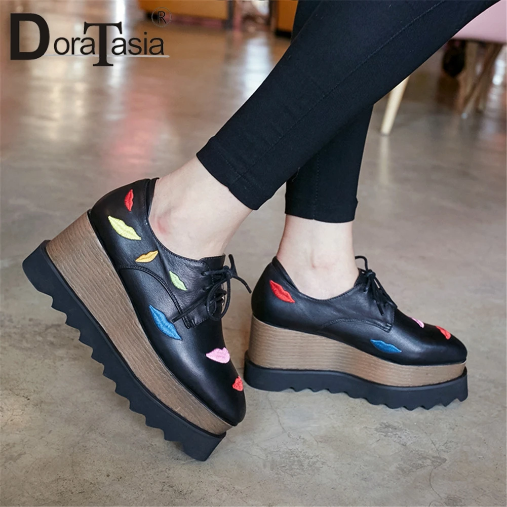 Женские туфли на плоской платформе DORATASIA повседневные из натуральной кожи с