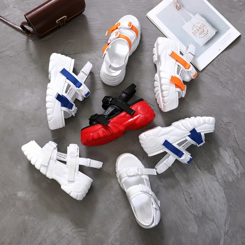 Повседневная обувь женские белые сандалии на платформе женская с пряжкой