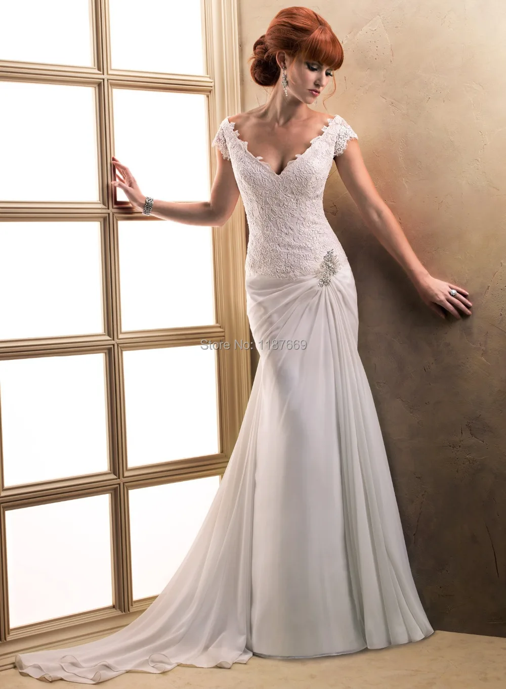 Классическая серия аппликация Очаровательное платье с v-образным вырезом