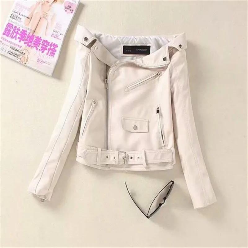 Женская кожаная куртка с отложным воротником черная и белая облегающая