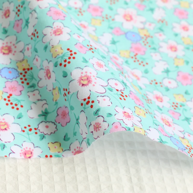 Саржевая ткань из 100% хлопка розовая Цветочная полоска цвета морской волны для