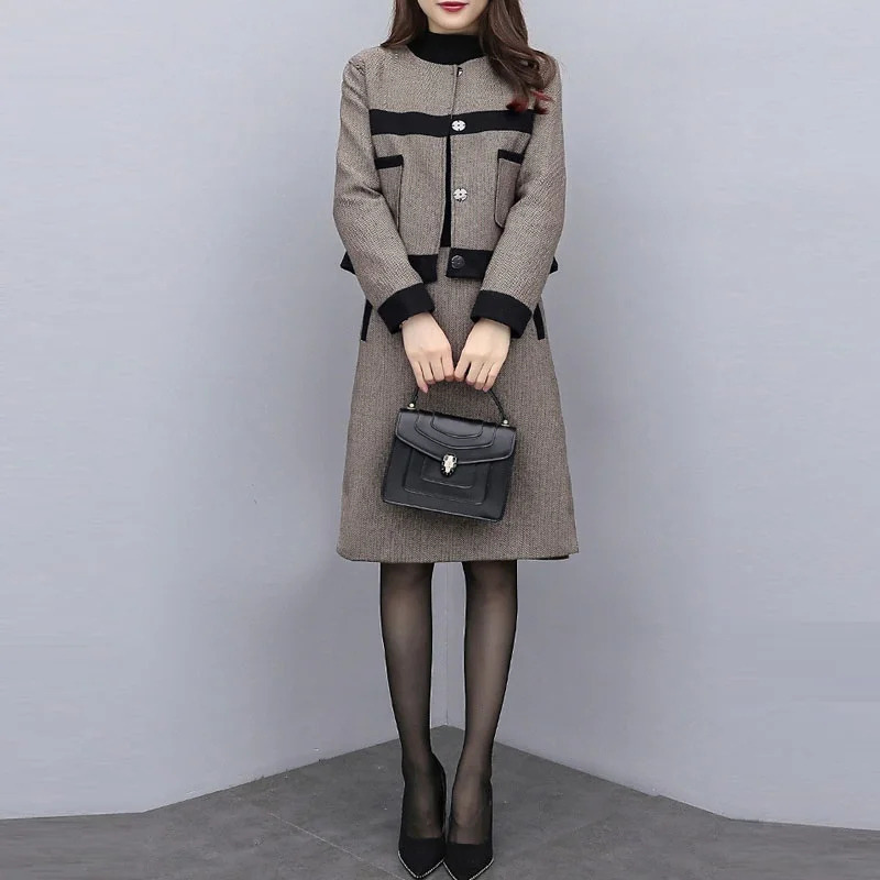 Женский офисный костюм из двух предметов элегантный шерстяной с юбкой и коротким