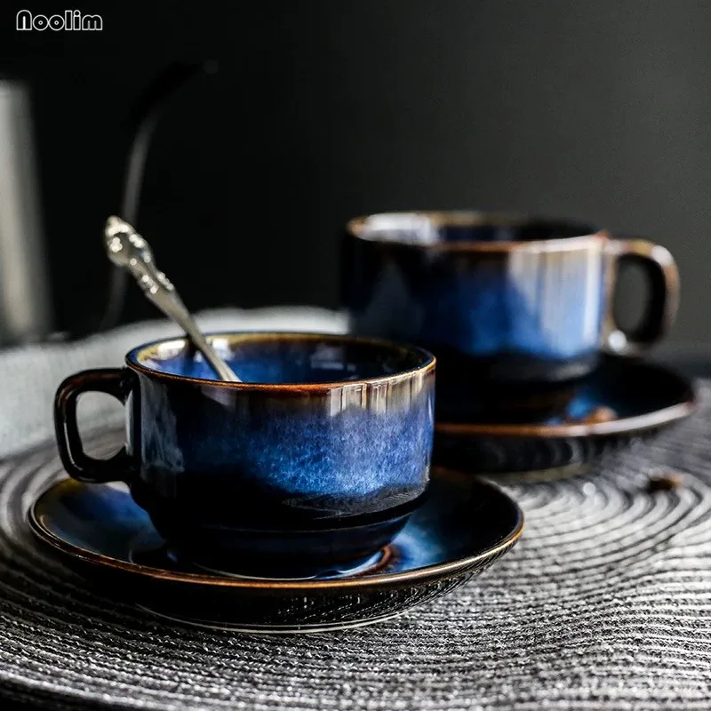 Керамическая кофейная чашка и блюдце темно-синего цвета в европейском стиле для