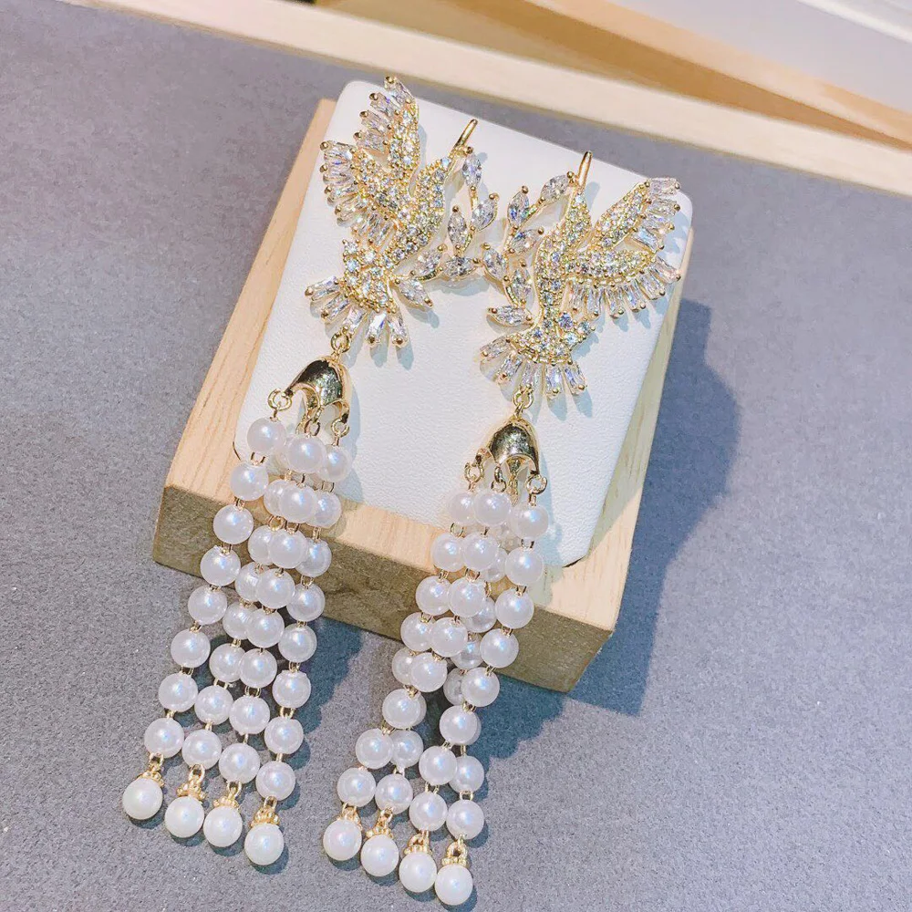 Женские серьги подвески с фианитом hiневесты вечерние белого и золотого цвета