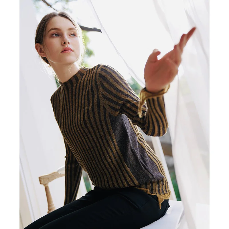 Тонкий свитер в Вертикальную Полоску с воротником средней высоты цвет