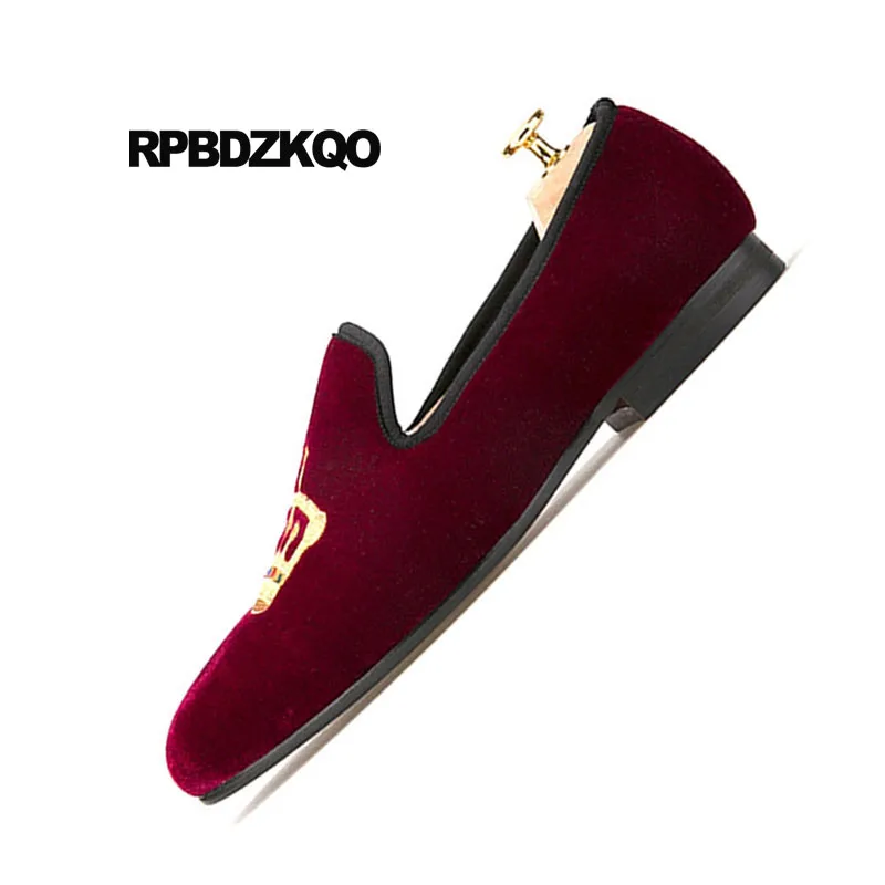 Красные лоферы в европейском стиле Повседневная обувь из бархата с вышивкой