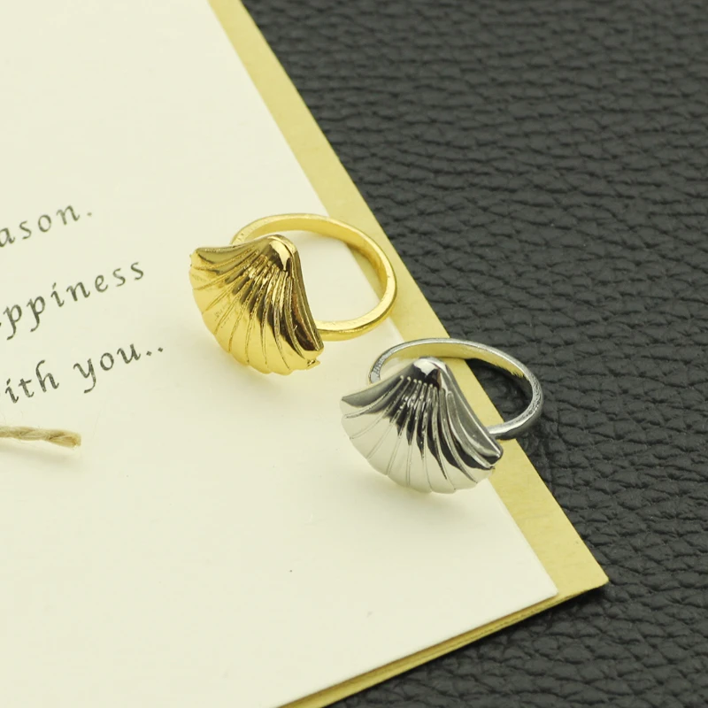 Летнее ювелирное изделие золотого и серебряного цвета кольцо в виде ракушки