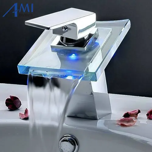 

Смеситель из хромированной латуни со светодиодсветильник