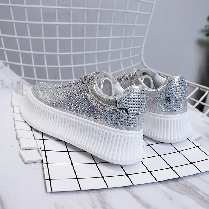 Повседневное обувь Bling Для женщин с круглым носком Zapato De Mujer украшением в виде