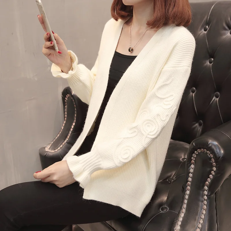 В весенний и осенний период v-образным вырезом свитер с оборками длинным рукавом