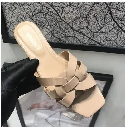 

Сланцы женские из лакированной кожи, с открытым носком, на плоской подошве