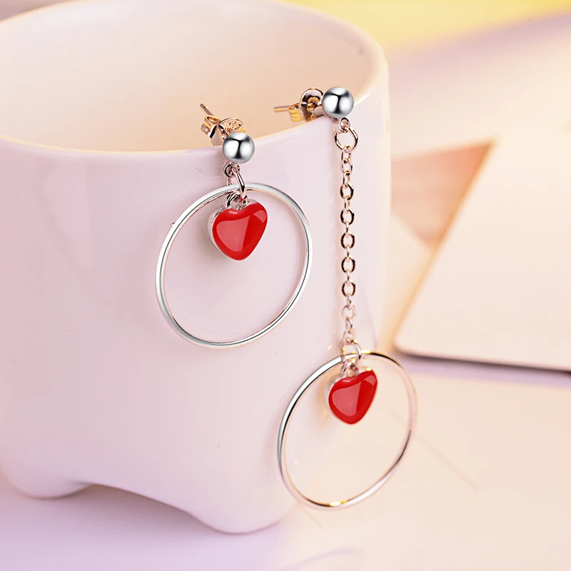 Серьги асимметричные женские из серебра 925 пробы с красным сердцем