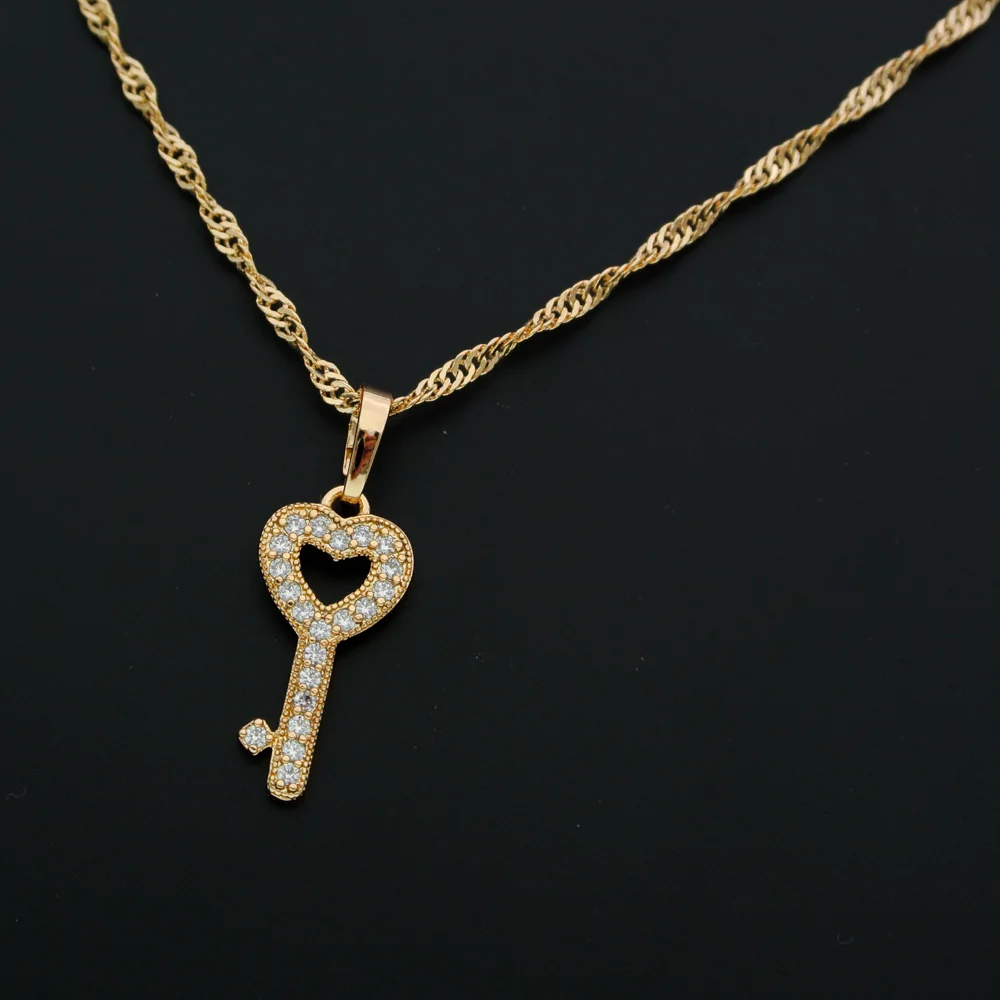 

Cristal Love Heart Pendant Necklace Women Gold Chain Collier Coeur Femme Collar Pingente Ciondoli Cuore Donna Kalpli Kolye N0103