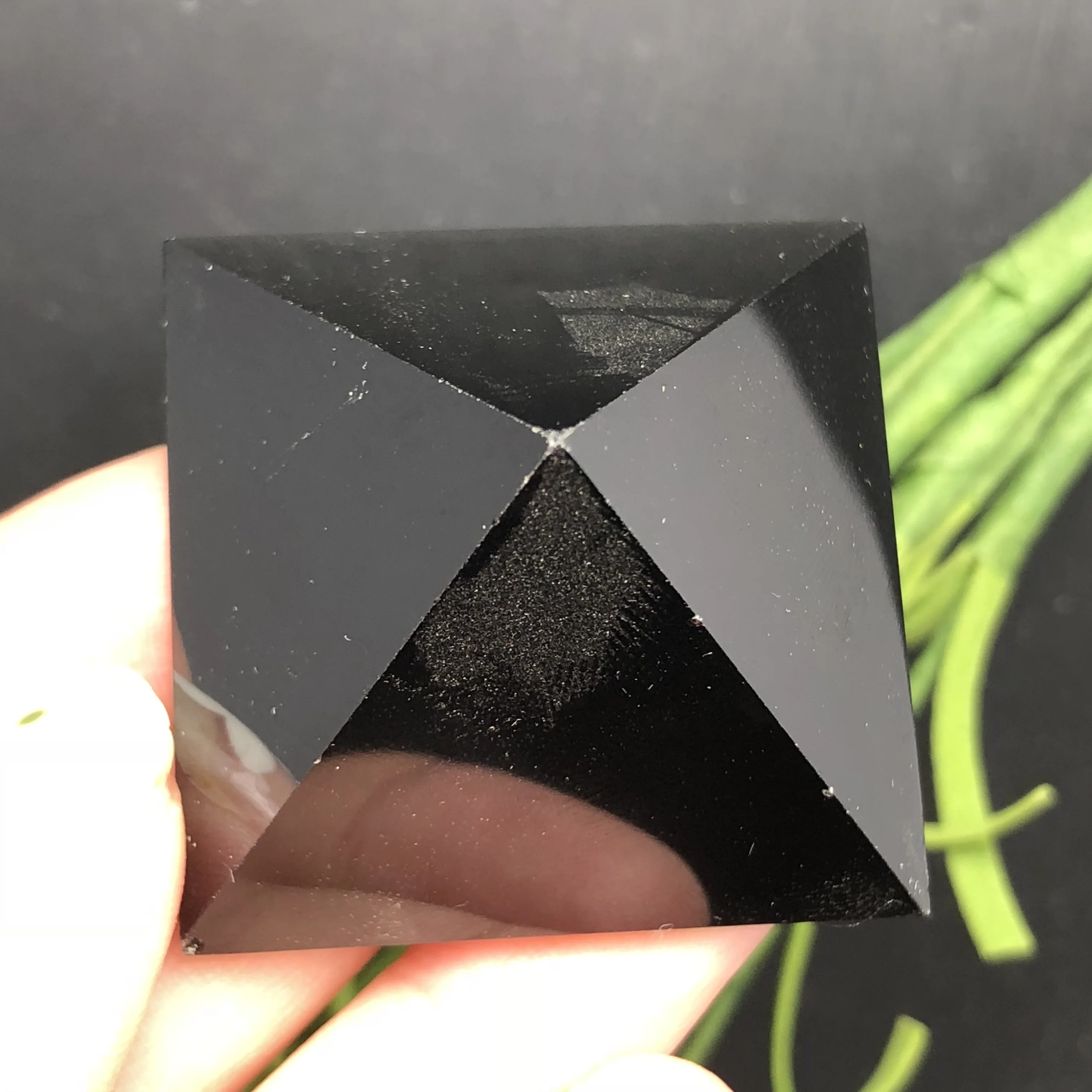 Природный обсидиан кристалл минеральный кварц гравировка пирамидной чакры