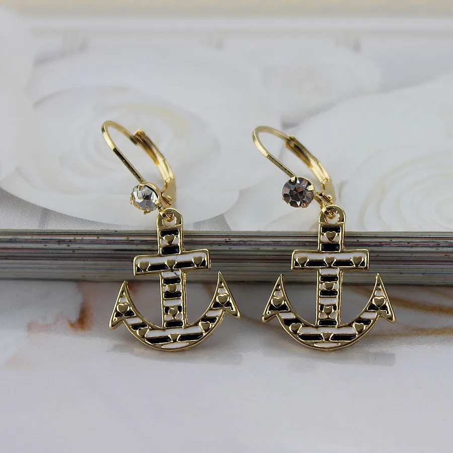 Стильные серьги гвоздики 2014 Новая мода и чистый свежий элегантный контрактный