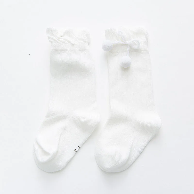 white Хлопковые носки для малышей; Calcetines; милые носки с помпонами для маленьких девочек; гольфы для новорожденных; носки для малышей - Цвет: white