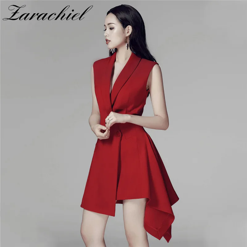 Женский офисный мини блейзер без рукавов красное асимметричное облегающее