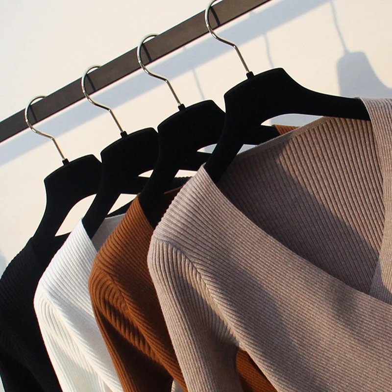 Женский свитер с глубоким вырезом черный белый красный весенне-осенний 2019 |