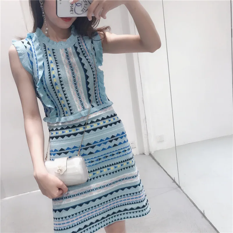 Женское трикотажное платье ALPHALMODA без рукавов с геометрическим рисунком и