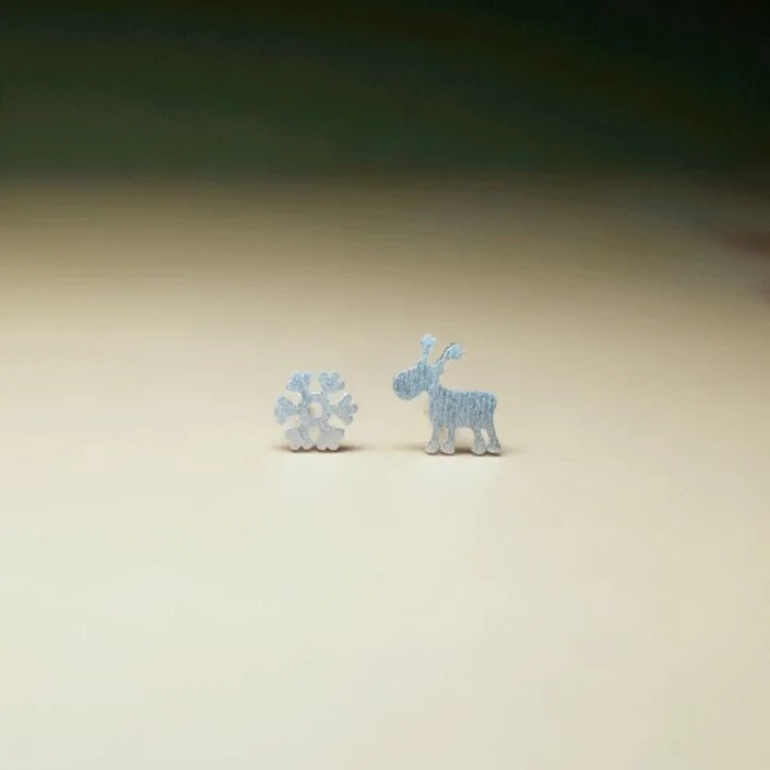 Снежинка Рождественский олень матовые серьги sv Асимметричные маленькие милые