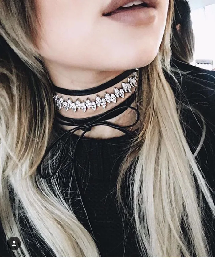 Женское короткое ожерелье-чокер из черной кожи с искусственным жемчугом стразы