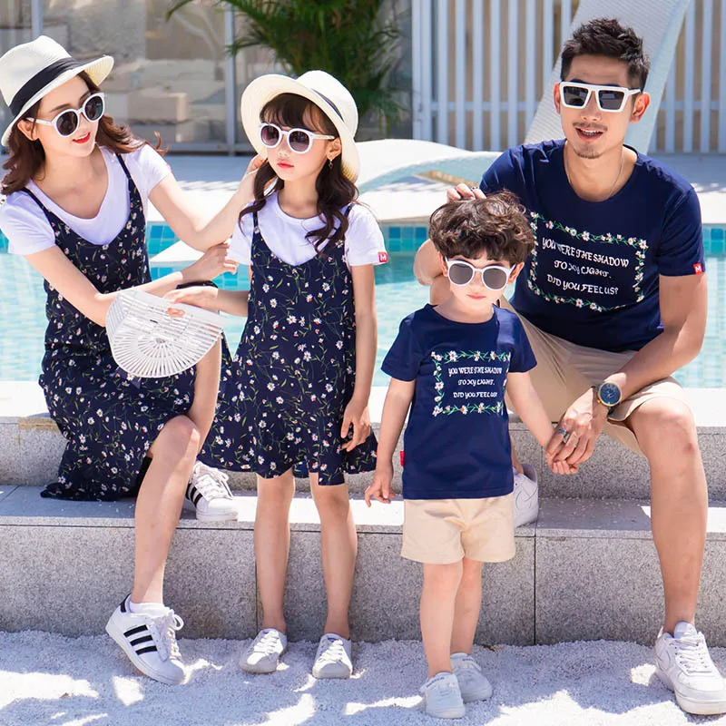 Семейные одинаковые костюмы 2019 летние футболки со звездами двойные платья для