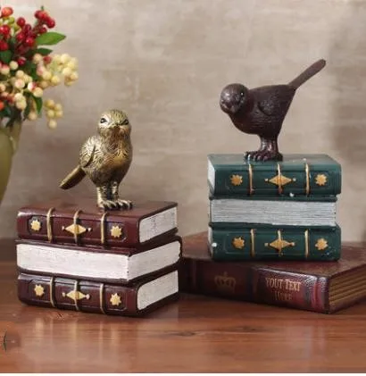 

European retro resin bird book furnishings, study room living room table decoration,