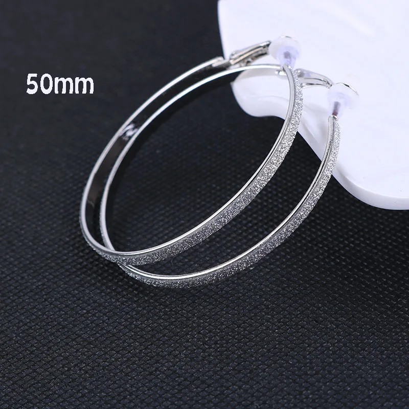 50mm silver Мода Большой Средний небольшой круг цвета: золотистый, серебристый блеск дизайн клип на серьги в виде тонкого кольца для женщин с подушки Pad без пирсинг - Окраска металла: 50mm silver