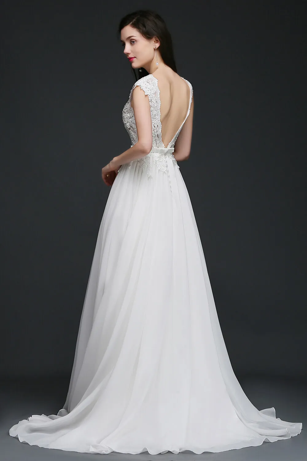 Красивое ТРАПЕЦИЕВИДНОЕ кружевное свадебное платье со шлейфом привлекательное