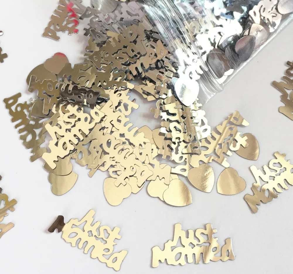 Свадебный стол для приёма разброса украшения только что замужние конфетти