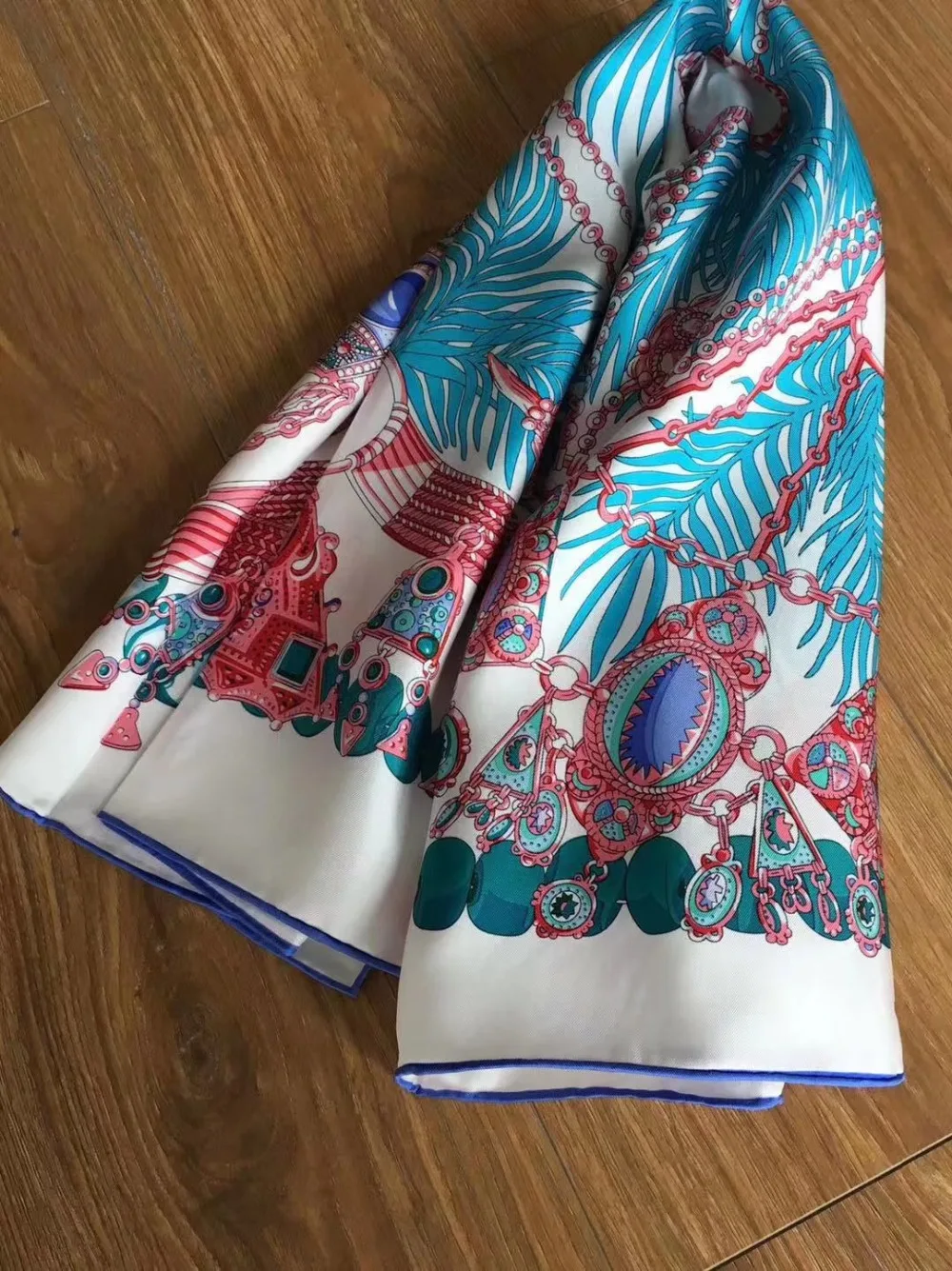 Женский шарф из 100% натурального шелка классический ручной работы с принтом 90*90 см