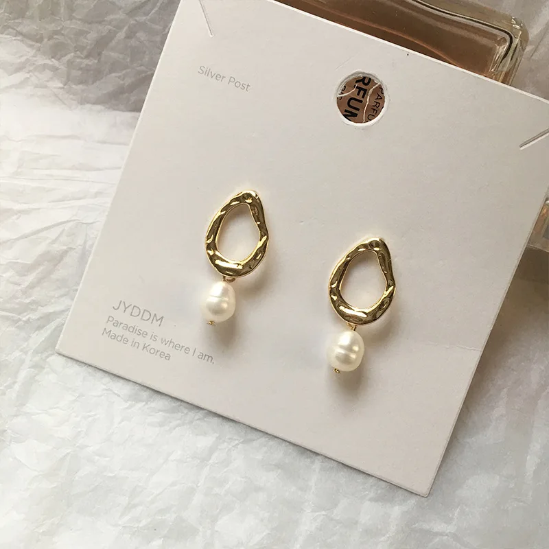 Серьги-гвоздики в стиле барокко с жемчугом | Украшения и аксессуары