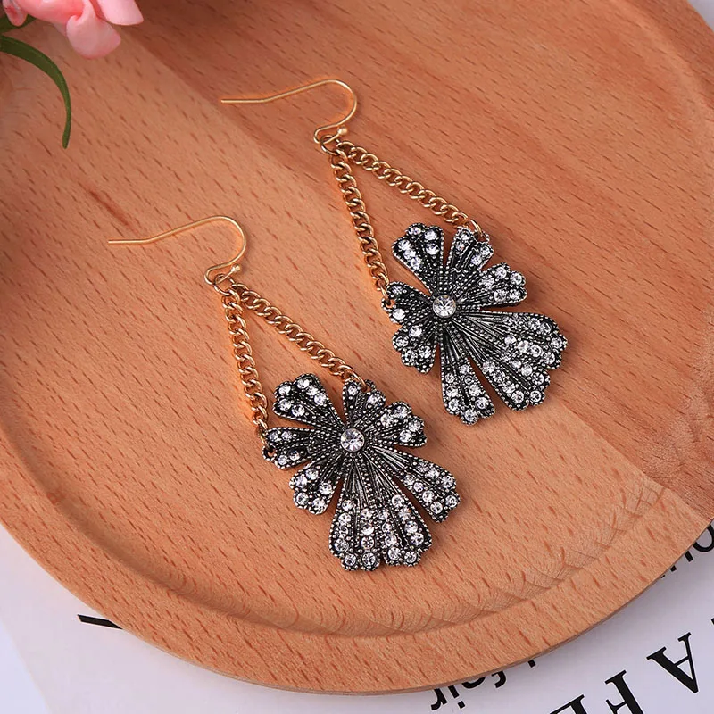 KISS ME Chic Crystal Flower Dangle Earrings 2018 Latest Alloy Vintage Earrings for Women Korean Fashion Jewelry images - 6