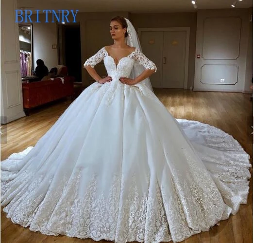

BRITNRY Luxury V Neck Lace Ball Gown Plus Size Wedding Dress 2019