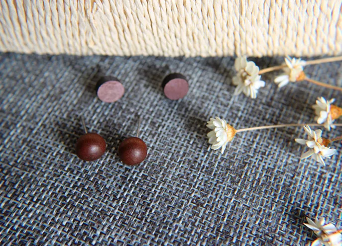 Серьги-гвоздики женские круглые из натурального дерева 8 мм J1211 | Украшения и