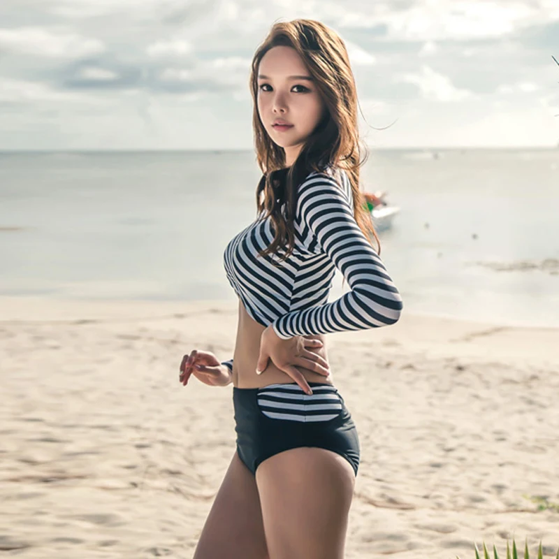 Женский купальный костюм из трех предметов полосатая футболка + трусы