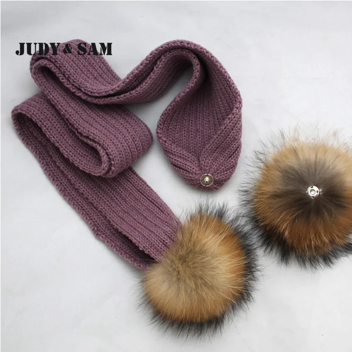 Восемь цветов детских мягких вязаных шарфов декорированных меховыми помпонами |