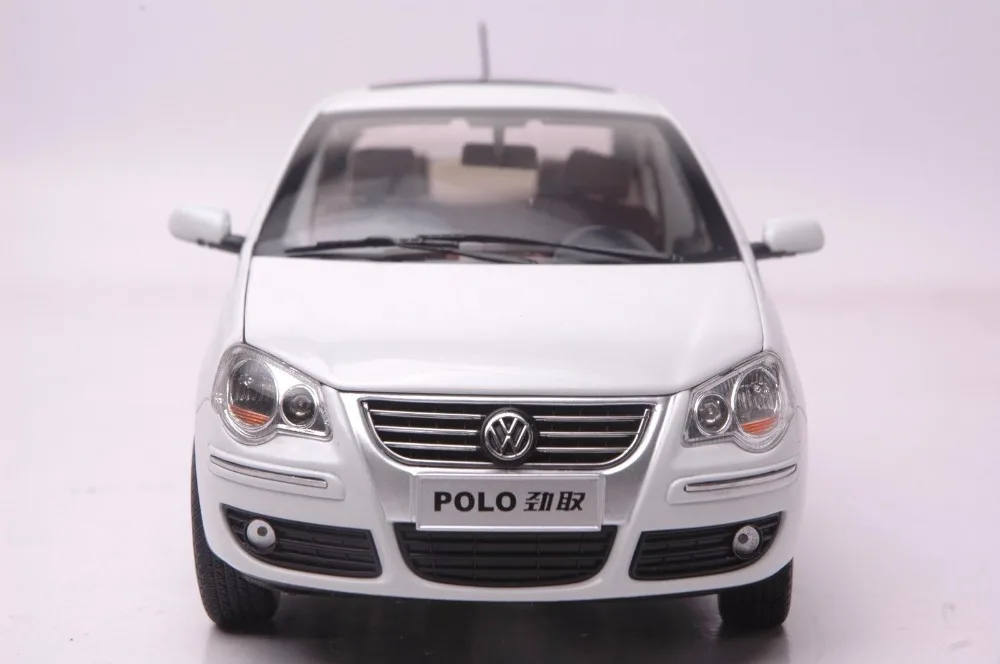 1:18 литья под давлением модель для Volkswagen VW Polo Jinqu белый Седан сплав игрушечный автомобиль миниатюрная коллекция подарки