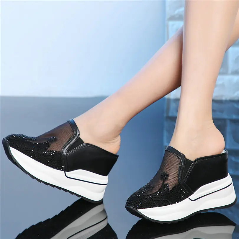 

Summer Pumps Rhinestones Slippers Women Cow Leather Wedges High Heel Pumps Outdoor Round Toe Slides Slip On Punk Summer Sneakers