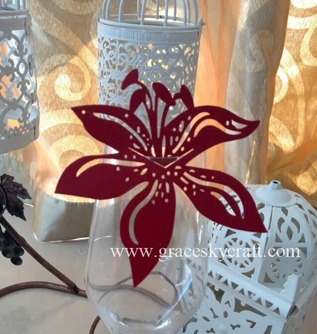 free shipping 50pcs lily flowers text personalized laser cut Place Wine Glass Cup Paper Card for Wedding Party Home Decorations | Дом и сад