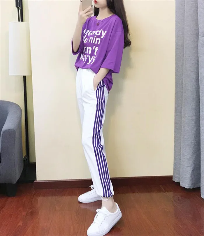 Женский спортивный костюм Rlyaeiz из 2 предметов футболка с надписью и полосатые