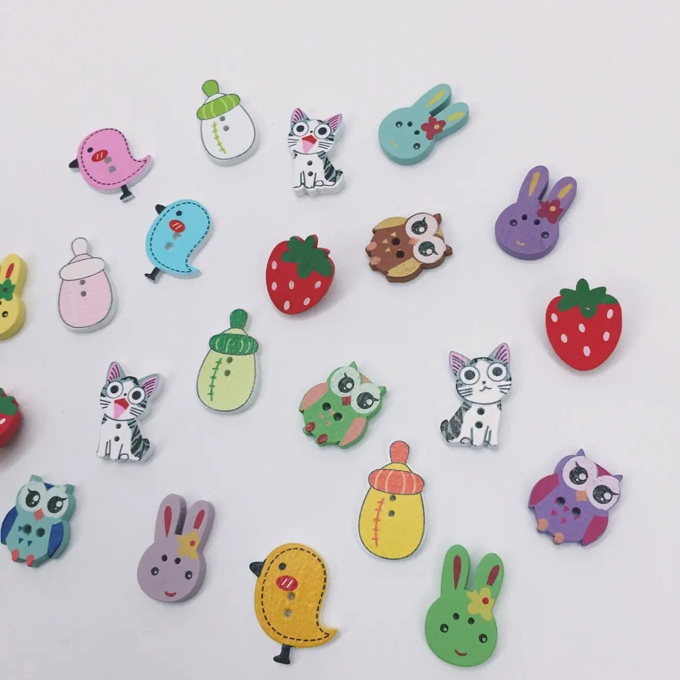 

450pcs 2 Holes Assorted Random Mix kawaii Animals Cartoons Wood Sewing Buttons Scrapbooking animie wooden button